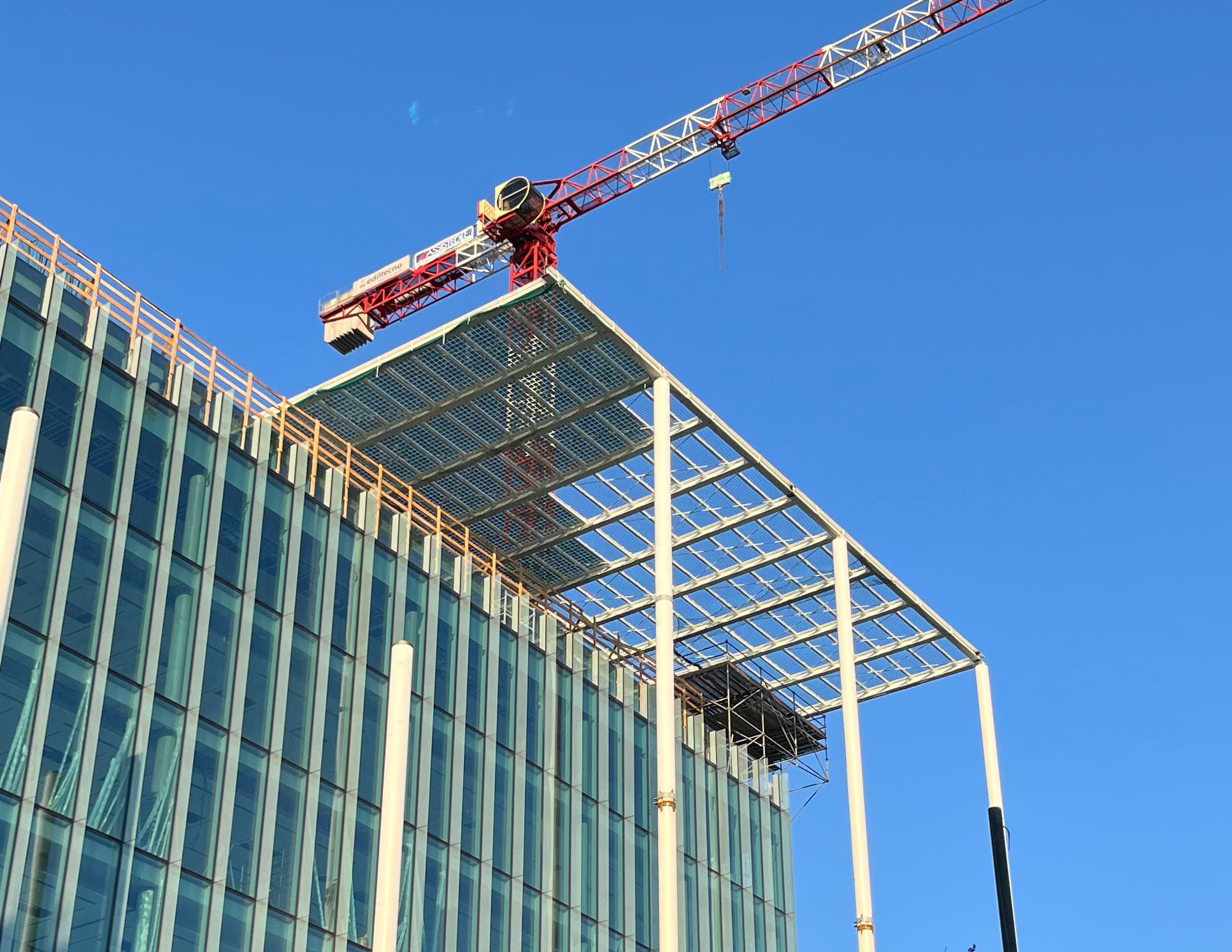 Siedziba BFF - fotowoltaiczny dach w mediolanie – image 1